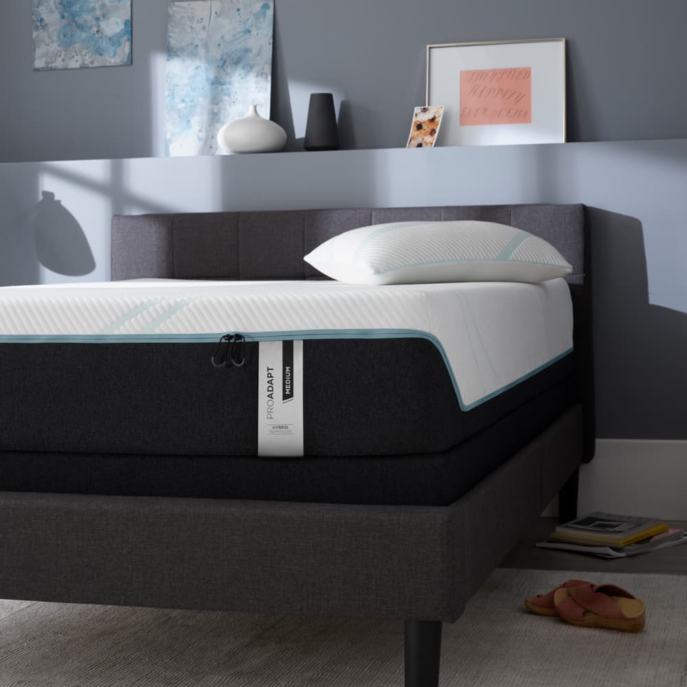 Tempur-Pedic TEMPUR-ProAdapt Medium Hybrid King mattress, hero/lifestyle shot
